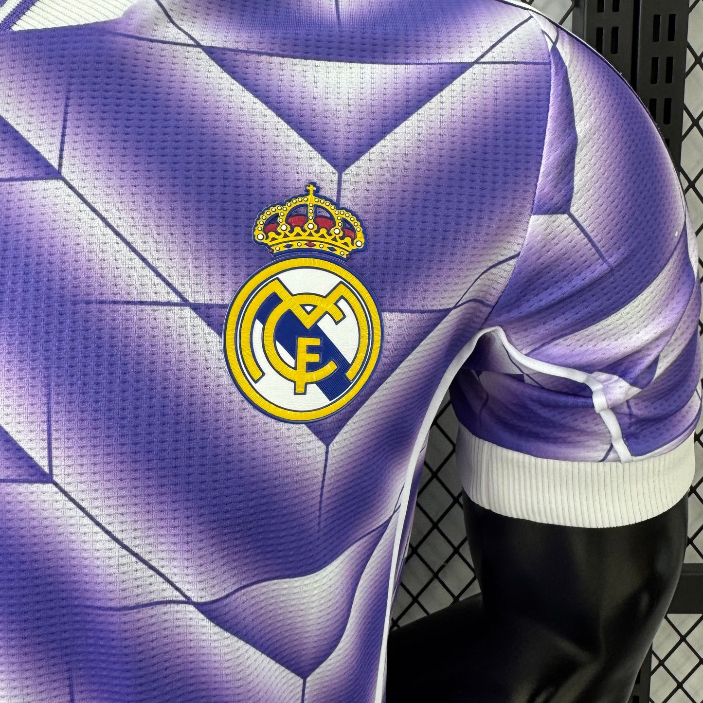MAILLOT REAL MADRID LIFESTYLE RETRO 2025/2026