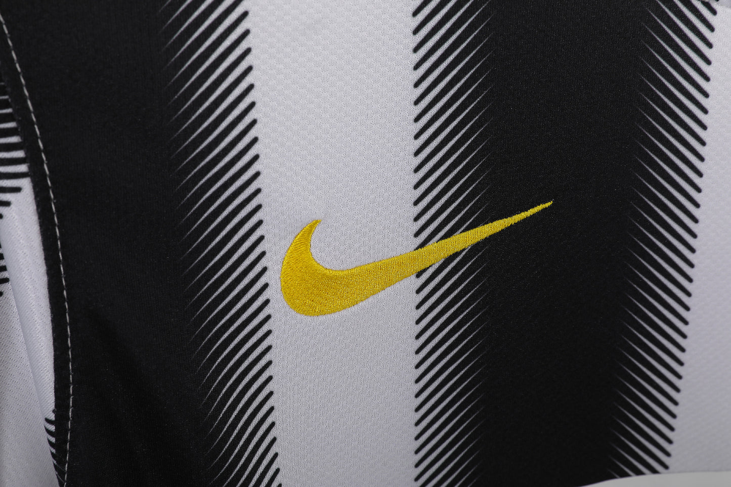 MAILLOT RETRO JUVENTUS DOMICILE 2011/2012