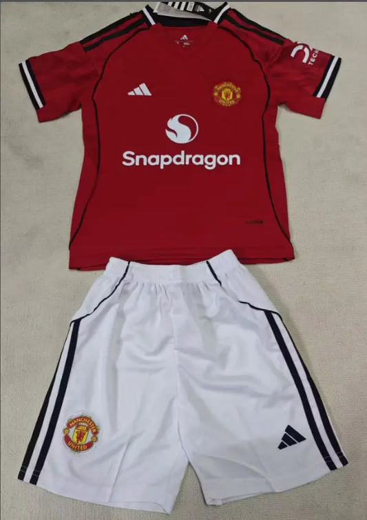 ENSEMBLE MACHESTER UNITED DOMICILE 2025/2026