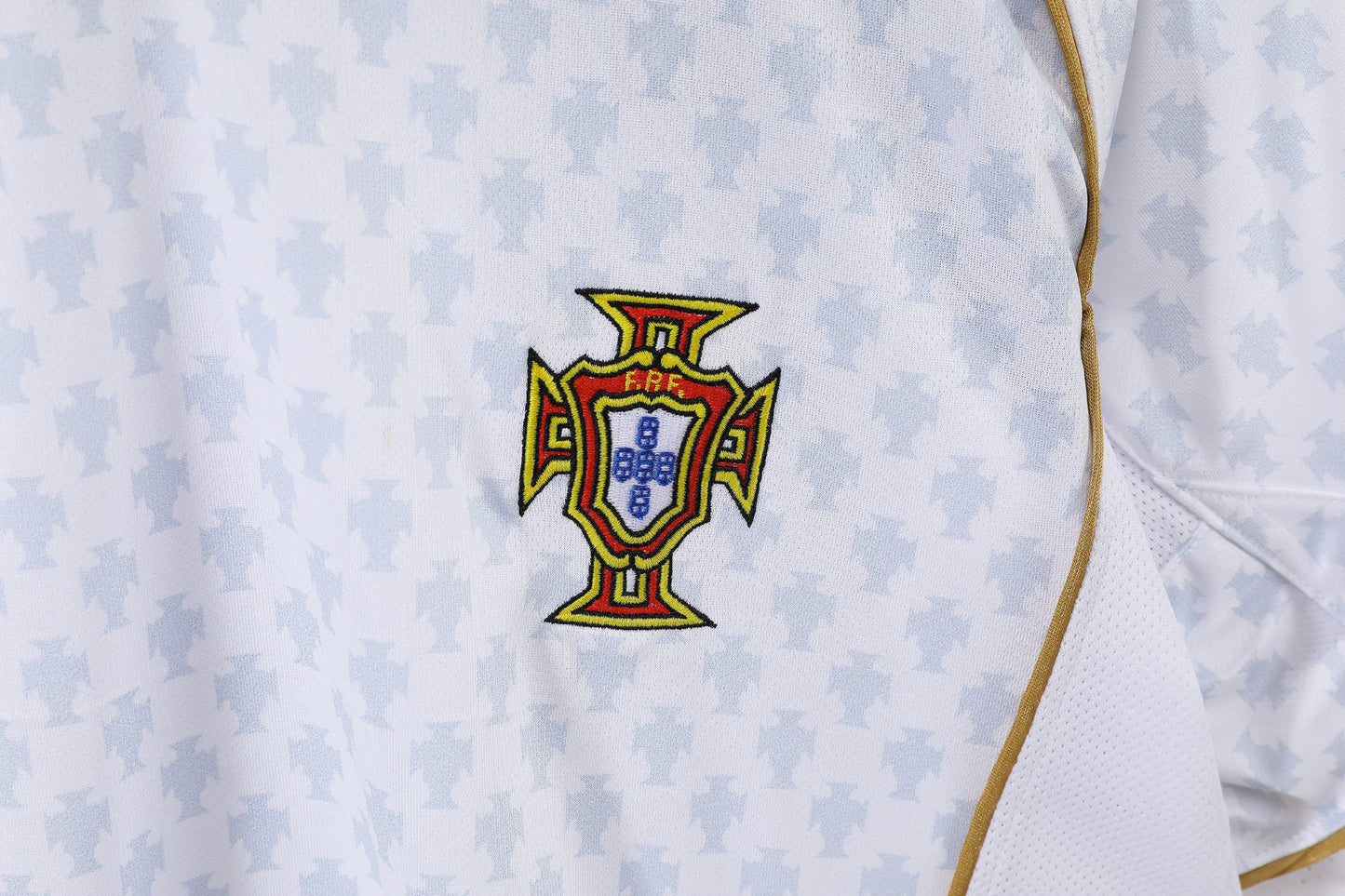 MAILLOT RETRO PORTUGAL EXTERIEUR 2004/2005