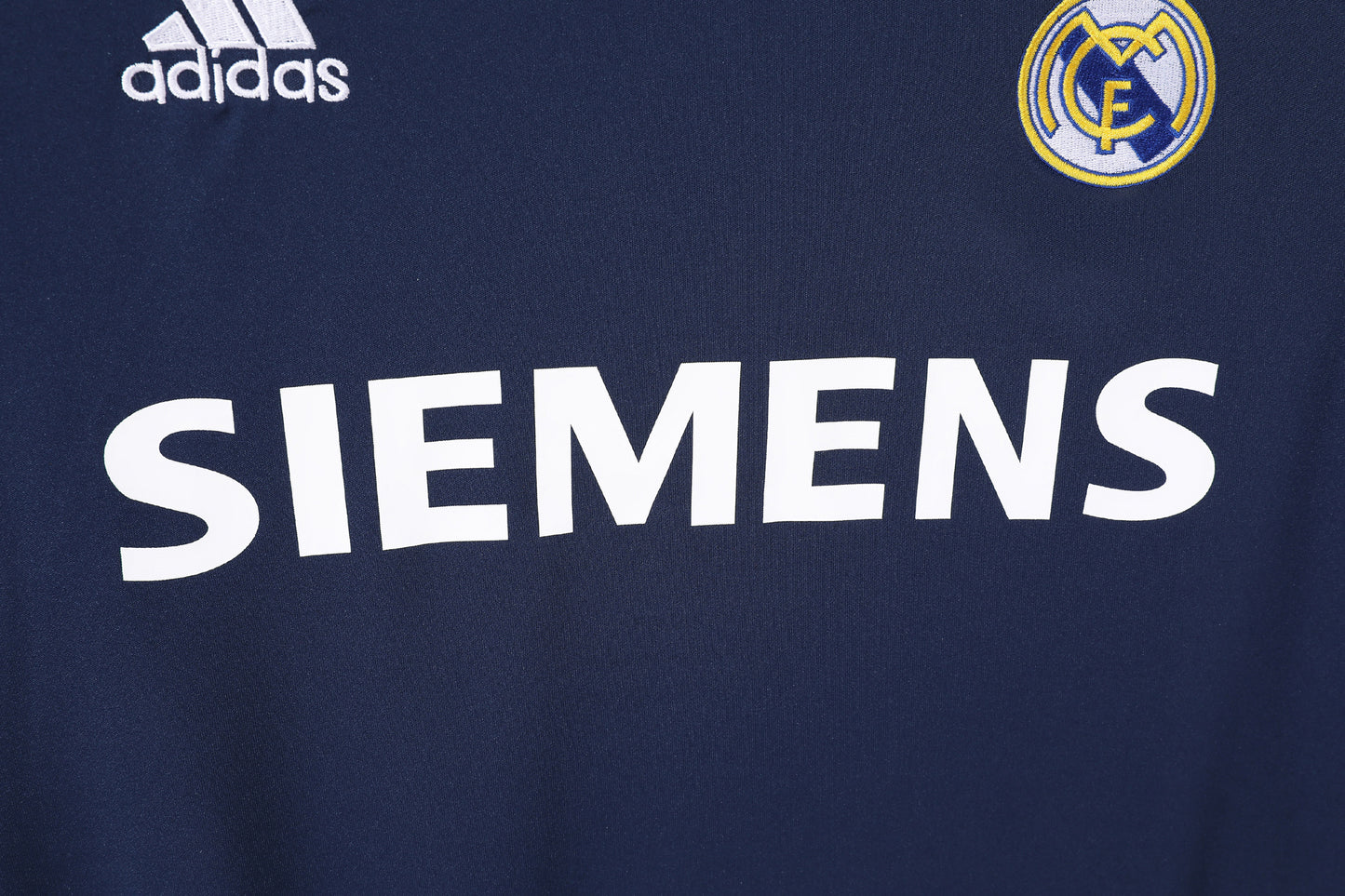MAILLOT RETRO REAL MADRID EXTERIEUR 2005/2006